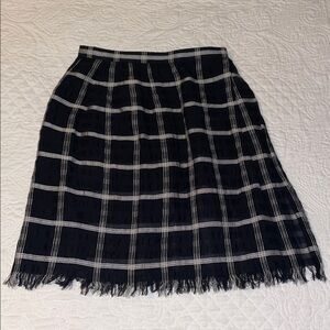 Vintage Carlisle Black & White Linen/Cotton blend mini wrap skirt. Lined. Size 6